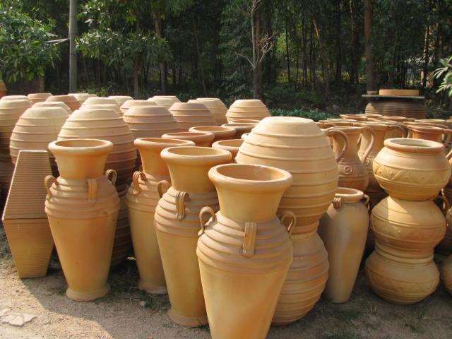 深圳市雅閣陶藝廠(chǎng)以生產(chǎn)陶瓷花盆,園林陶瓷,工藝陶瓷為主,產(chǎn)品十分